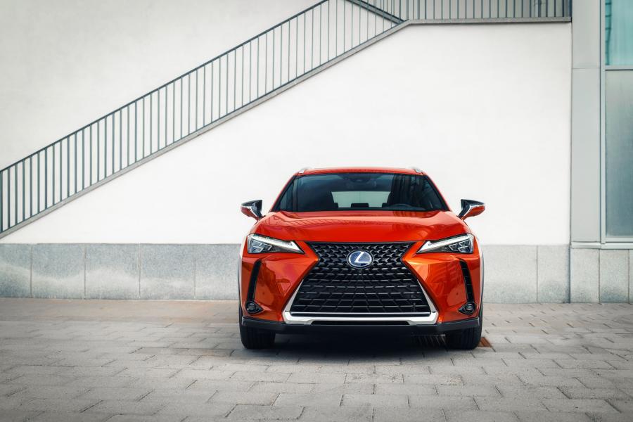   Lexus UX250h 2018 года  (NA) (фото 27 из 40)